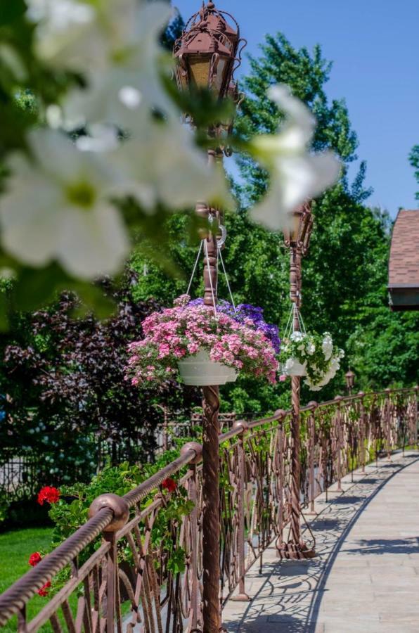 Charivna Taistra Bed and Breakfast Brovary Eksteriør billede