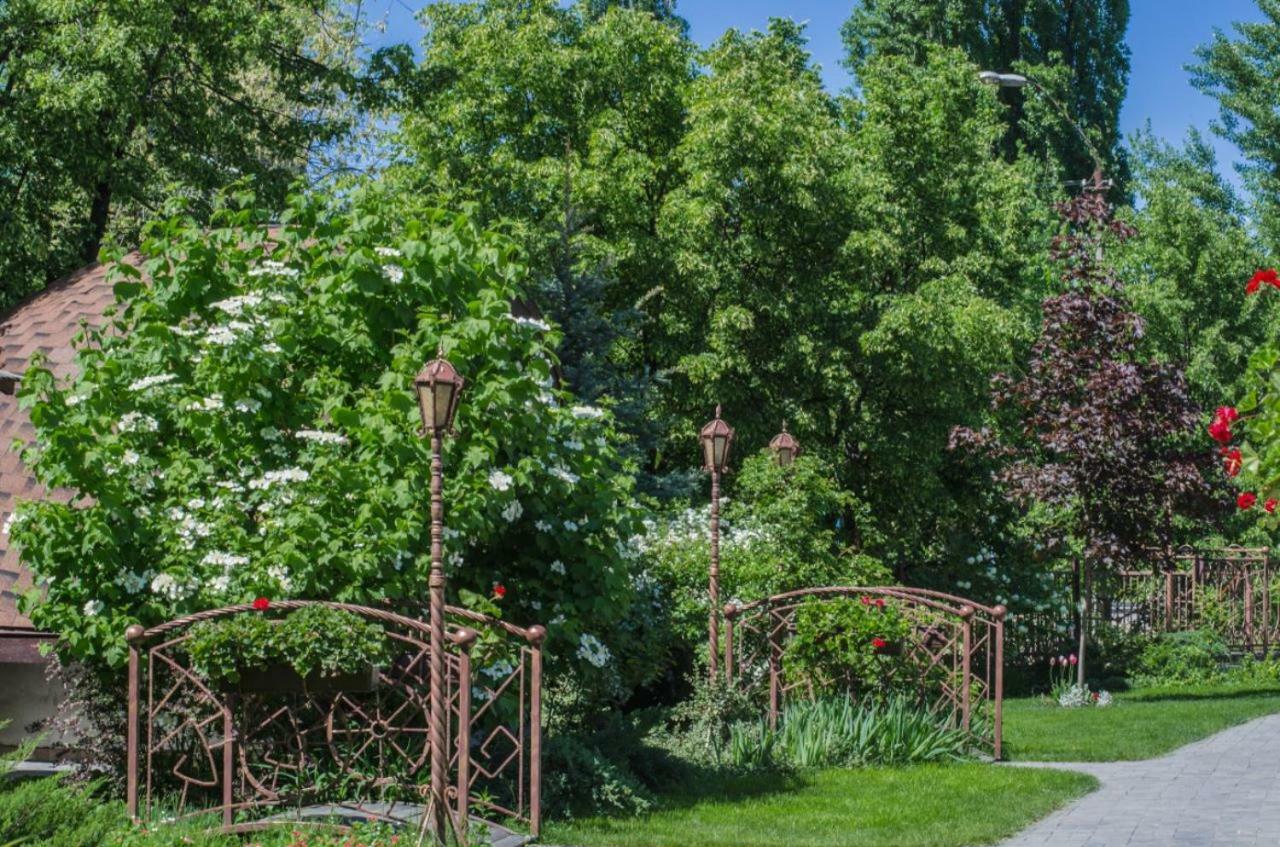 Charivna Taistra Bed and Breakfast Brovary Eksteriør billede